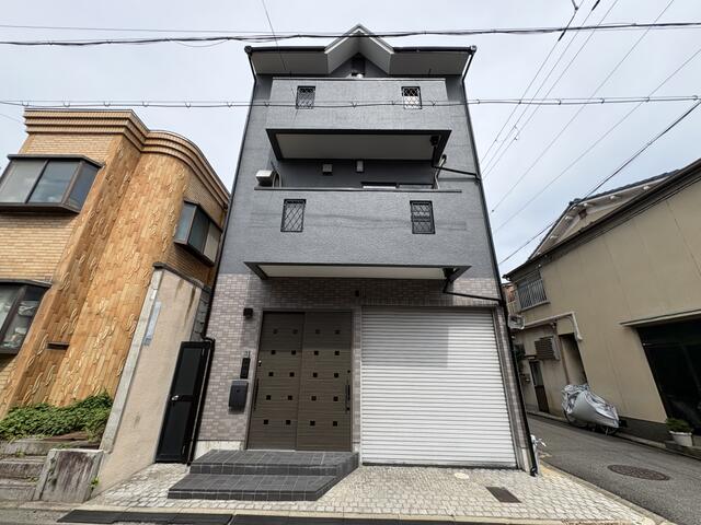 京都市中京区 壬生森町（西院駅） 3階建 3LDK